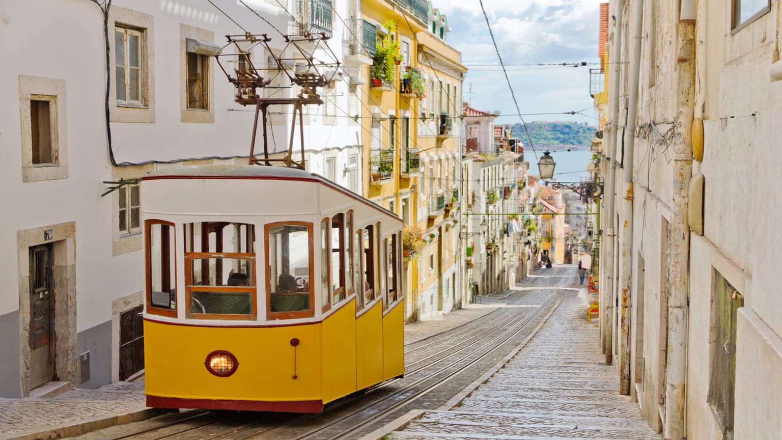 Portugal Golden Visa: how to obtain in 2023