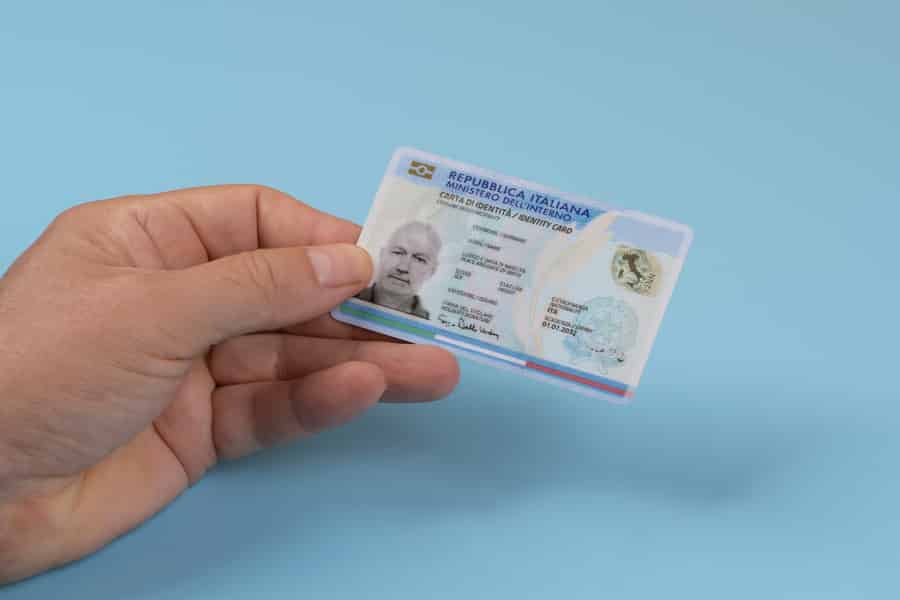 Как россиянину получить карту резидента Италии